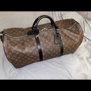Louis Vuitton
Keepall Bandouliere Bag 55